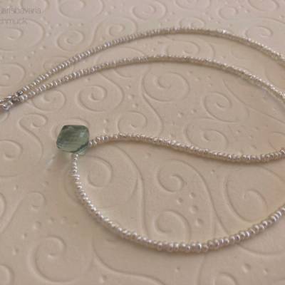 Perlenkette mit Fluorit Schmuckanhänger, Geschenk für Frauen, unisex, Brautschmuck, Home Office, Handarbeit aus Bayern