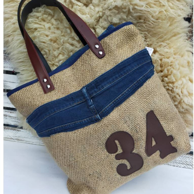 Upcycling Shopper / Handtasche aus einem schicken Kaffeesack, Gürtel und einer Jeans