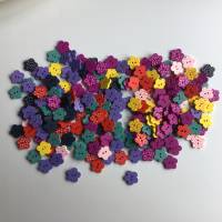 Holzknöpfe Blümchen gepunktet, 10 Stück in 7 Farben, 15 mm, rosa, türkis, gelb, lila, violett, blau, rot Bild 1