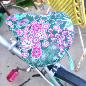Sattelbezug, Fahrradsattelschoner, Blumen, Blüten, bunt, wasserabweisend Bild 4