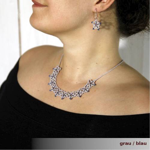 ausgefallene Blütenkette Amelie Blüten aus Baumwolle mit Glasperlchen und Verschluss 925er Silber UNIKAT