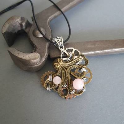 Steampunk Kraken Kette mit Zahnräder und Rosenquarz Perlen Draht/ Handgemachte Halskette