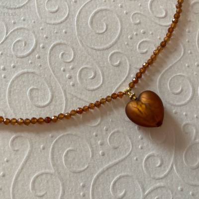 Braune Granatkette mit Herz: Glas blattgoldgefüllt, Geschenk für Frauen, Trachtenschmuck, Handarbeit aus Bayern