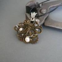 Steampunk Kraken Kette mit Zahnräder und Süßwasser Perlen Draht/ Handgemachte Halskette Bild 1