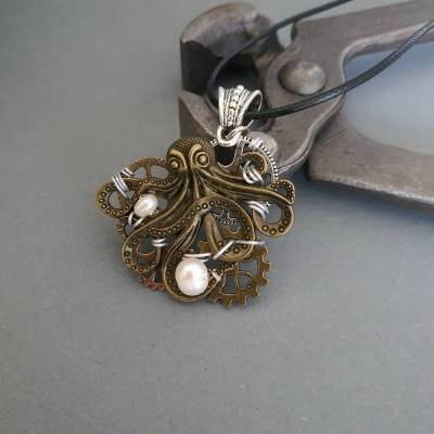Steampunk Kraken Kette mit Zahnräder und Süßwasser Perlen Draht/ Handgemachte Halskette