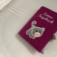 Personalisiertes Tagebuch aus Filz mit Schloß Katze Bild 3