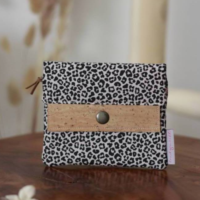 Kleiner Geldbeutel aus Baumwollstoff mit Leomuster schwarz auf rosa