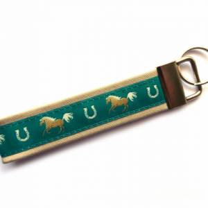 Schlüsselanhänger Pferde und Hufeisen aus Baumwollstoff und Webband in verschiedenen Farben erhältlich Geschenk Geburtst Bild 3
