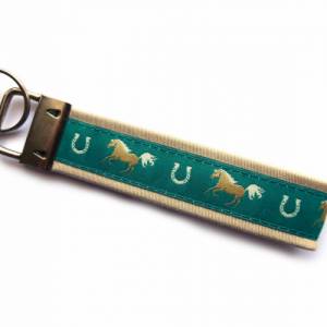 Schlüsselanhänger Pferde und Hufeisen aus Baumwollstoff und Webband in verschiedenen Farben erhältlich Geschenk Geburtst Bild 4