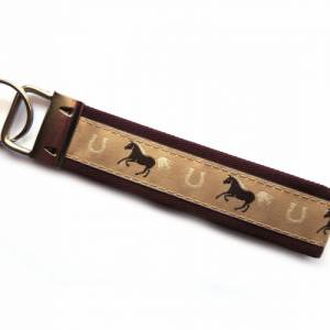 Schlüsselanhänger Pferde und Hufeisen aus Baumwollstoff und Webband in verschiedenen Farben erhältlich Geschenk Geburtst Bild 8