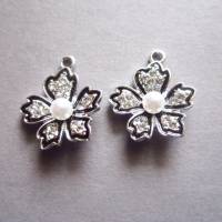2x Charms Anhänger Micro Pave Blume Strass Transparent Emaille Schwarz 22 mm