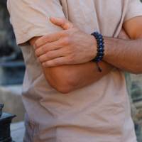 Herren Dreifach-Armband aus Edelsteinen Kyanit Achat und Onyx mit Knotenverschluss, Makramee Armband, 8 mm Bild 4