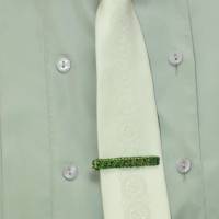 vergoldete Damen-Krawattenklammer grün umhäkelt mit schwarzen Perlen Bild 4