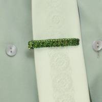vergoldete Damen-Krawattenklammer grün umhäkelt mit schwarzen Perlen Bild 5