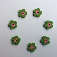 Holzknöpfe Blümchen gepunktet, 7 Stück in 7 Farben, 20 mm, rosa, pink, gelb, blau, rot, orange, grün Bild 7