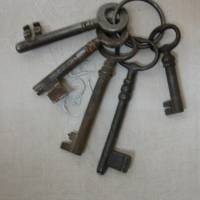 5 alte Tür- und Schrankschlüssel  aus Berlin Grünau, für die Deko  - alle mit Gebrauchsspuren Bild 1