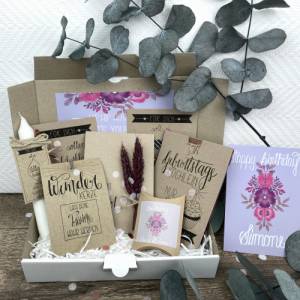 Geburtstagsgeschenk für Frauen mit Trockenblumen personalisiert, Geschenk für Schwester und Freundin Bild 1