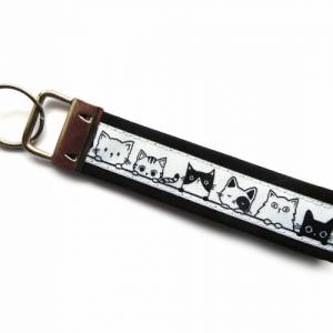 Schlüsselanhänger Katzen schwarz weiß Baumwollstoff Webband Geschenk Geburtstag Weihnachten neue Katze Bild 2