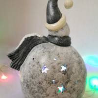 Schneemann aus Keramik grau zum Beleuchten Bild 2