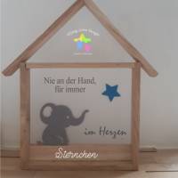 Sternenkinddeko/ Holzhaus aus Klötzchen/ Elefant mit Stern/ Dezent Minimaldeko/ Geschenk Bild 1