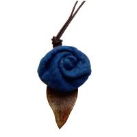 Filziges Highlight für jeden Anlass: Die handgefertigte Rosenkette mit Keramikblatt von Lohmi Bild 1