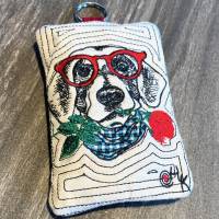 TaTüTa - bestickte Tasche für Papiertaschentücher 'Hund mit Brille' Bild 1