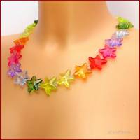Kette "Estrelita" mit bunten Sternen in Regenbogen- oder Pastellfarben und versilbertem Knebelverschluss Bild 3