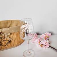 Personalisiertes Weinglas mit Name und Kürbis Motiv | Trinkglas mit Namen | Geschenke mit Wunschgravur Bild 1