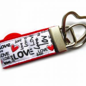 Schlüsselanhänger LOVE aus Filz rot und Ripsband weiß mit Fach für Einkaufswagenchip und Herz-Schlüsselring Bild 1