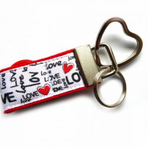 Schlüsselanhänger LOVE aus Filz rot und Ripsband weiß mit Fach für Einkaufswagenchip und Herz-Schlüsselring Bild 6
