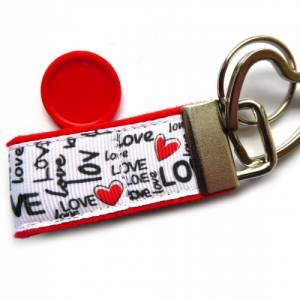 Schlüsselanhänger LOVE aus Filz rot und Ripsband weiß mit Fach für Einkaufswagenchip und Herz-Schlüsselring Bild 8