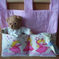 Bettutensilo, fürs Kinderbettchen, Motivstoff Prinzessin mit Vichykaro rosa kombiniert, 2 Taschen ca. 30x36cm groß Bild 1