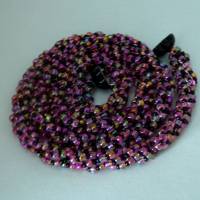 Schicke lange Glasperlenkette von Hand gehäkelt, schwarz violett, 77 cm, Häkelkette lang, Magnetverschluss Bild 1