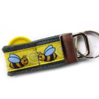 Schlüsselanhänger Anhänger "Biene" aus  Wollfilz und Ripsband - mit Fach für den Einkaufswagen-Chip Bild 1