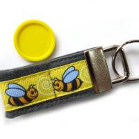 Schlüsselanhänger Anhänger "Biene" aus  Wollfilz und Ripsband - mit Fach für den Einkaufswagen-Chip Bild 3