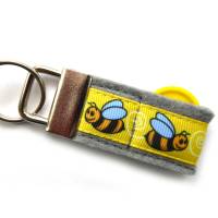 Schlüsselanhänger Anhänger "Biene" aus  Wollfilz und Ripsband - mit Fach für den Einkaufswagen-Chip Bild 8