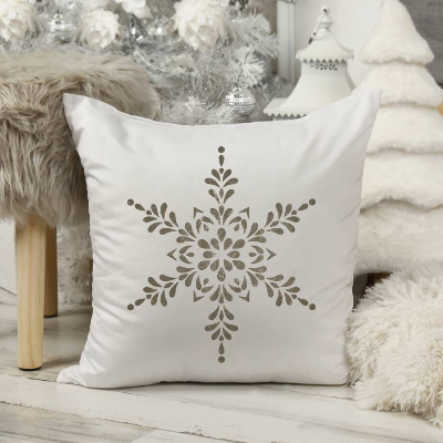 Großes und detailliertes Schneeornament als Verzierung für den Winter