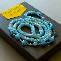Lange Glasperlenkette gehäkelt, blau weiß, 84 cm, Häkelkette, Halskette, Perlenkette, Häkelschmuck handgemacht Bild 2