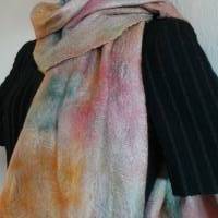 vielfarbiger Schal aus besonders feiner Wolle und Seide, Damen Filzschal beidseitig tragbar, Geschenkidee Weihnachten Bild 7