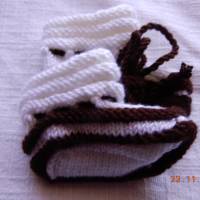 Handgestricktes Baby Erstlings-Set,Mütze und Schuhe, Bild 2
