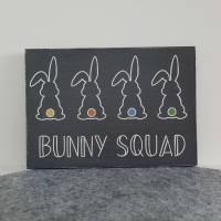 Holzschild "Bunny Squad" Kaninchen Bild 1