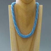 Edle Glasperlenkette, hellblau, 44 cm, Häkelkette, Halskette, Collier, Magnetverschluss, handgemachtes Einzelstück Bild 1