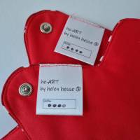 Waschbare Damenbinden, dreilagig & Nacht - Zwei im Set - in rot-weiß "Herzchen" - von he-ART by helen hesse Bild 10