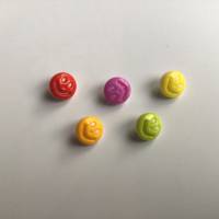 Knöpfe 13 mm, 6 Stück Packung,in 5 Farben, smiley Knöpfe, Puppenknöpfe mit Öse, Kunststoffknöpfe Bild 1