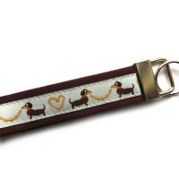 Schlüsselanhänger Dackel mit Wurst Wurstkette aus Baumwollstoff und Webband Bild 1