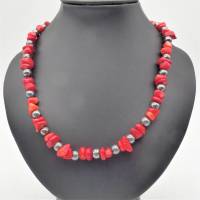 Edelsteinkette, Koralle und Hämatit, Halskette in rot und grau, rote Edelsteinperlen, Schmuck aus Edelstein Bild 1