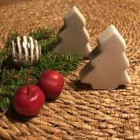 Süße kleine Deko-Tannenbäumchen aus Beton, Weihnachtsbäume in grau, ca. 6 cm Bild 1