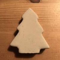 Süße kleine Deko-Tannenbäumchen aus Beton, Weihnachtsbäume in grau, ca. 6 cm Bild 2