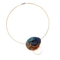 Halskette mit handgefilzter Rose und handgeformtem Keramikblatt - Rose & Ton von Lohmi-Design Bild 2