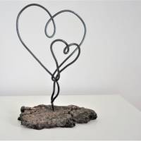 Handgemachte Herzskulptur aus Draht und Holz | industrial Deko Wohnzimmer | Drahtfigur Line Art Liebe |  minimalistisch Bild 1